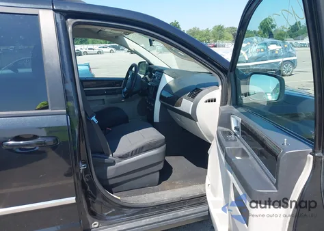 2010 Dodge Grand Caravan Sxt z USA, uszkodzony, nr VIN 2D4RN5D17AR216107